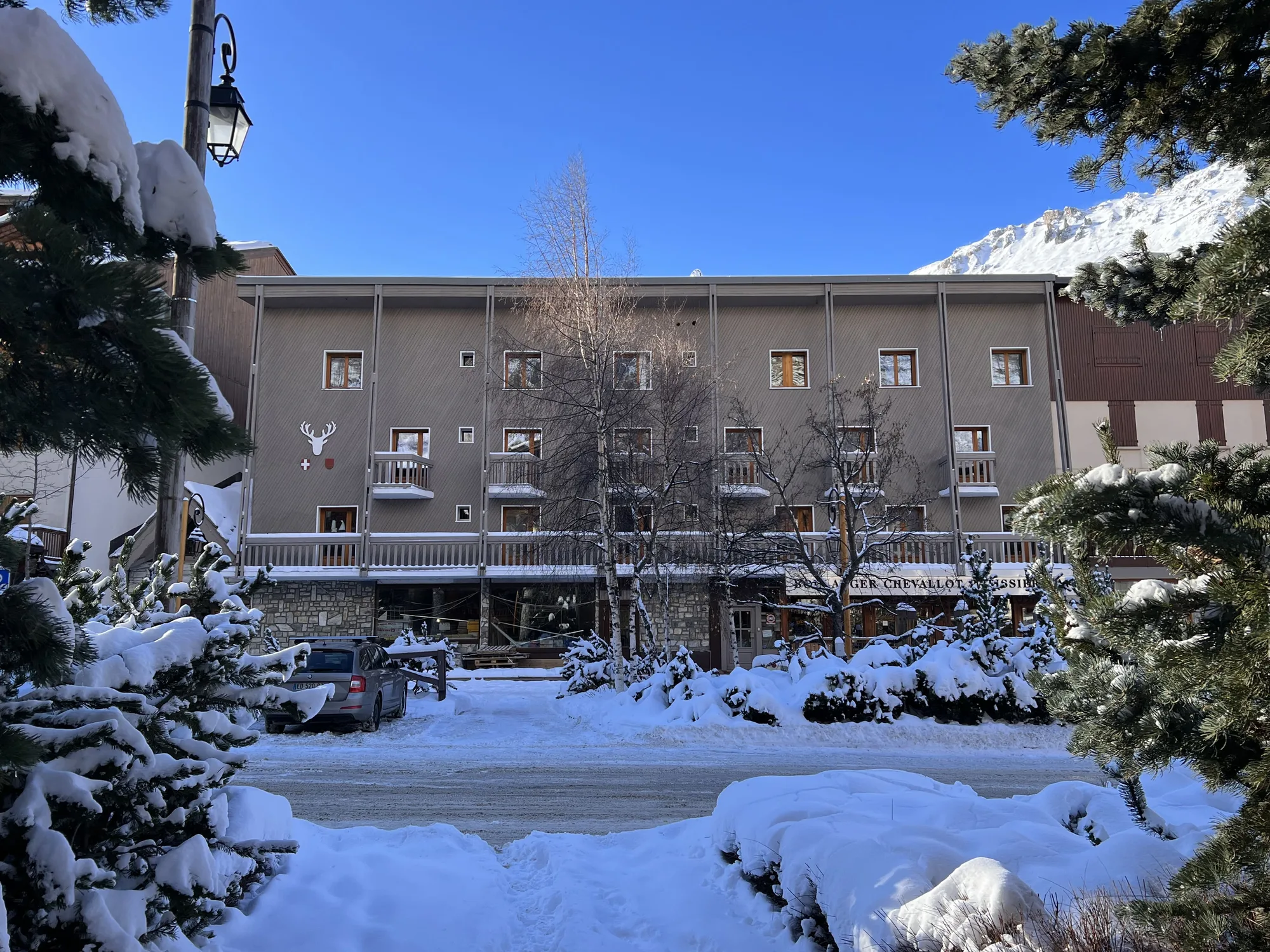 Everest Hotel
